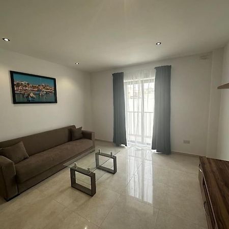 Duplex Penthouse In Gzira Sleeps 6 Apartment Bagian luar foto