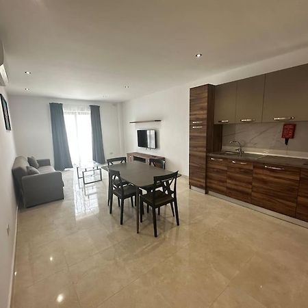 Duplex Penthouse In Gzira Sleeps 6 Apartment Bagian luar foto