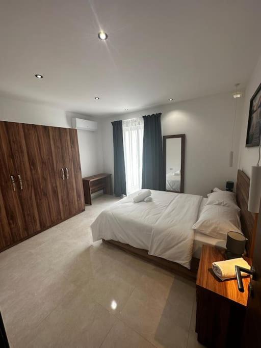 Duplex Penthouse In Gzira Sleeps 6 Apartment Bagian luar foto