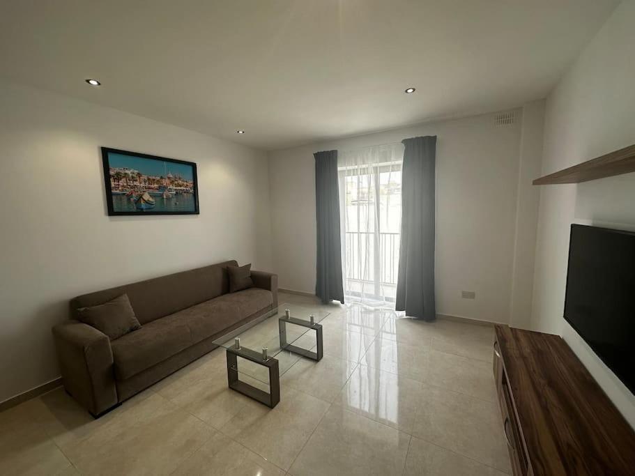 Duplex Penthouse In Gzira Sleeps 6 Apartment Bagian luar foto