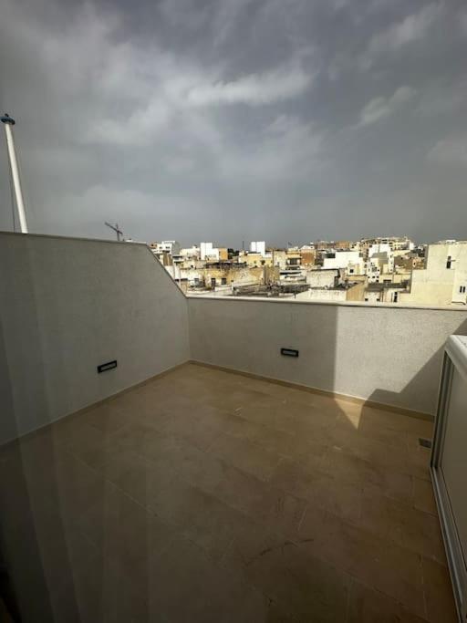 Duplex Penthouse In Gzira Sleeps 6 Apartment Bagian luar foto