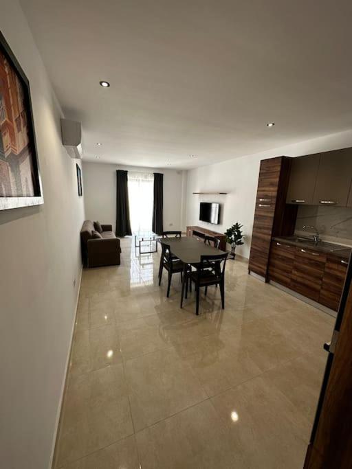 Duplex Penthouse In Gzira Sleeps 6 Apartment Bagian luar foto