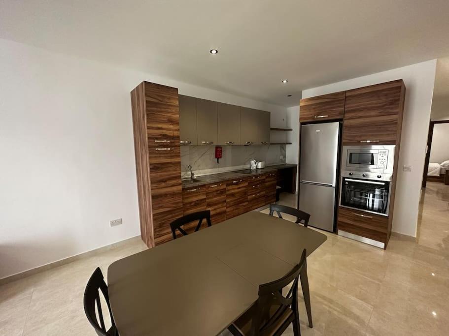 Duplex Penthouse In Gzira Sleeps 6 Apartment Bagian luar foto